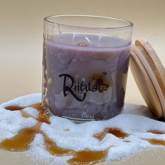Crème Brûlée Scented Candle - Picture 2 of 3